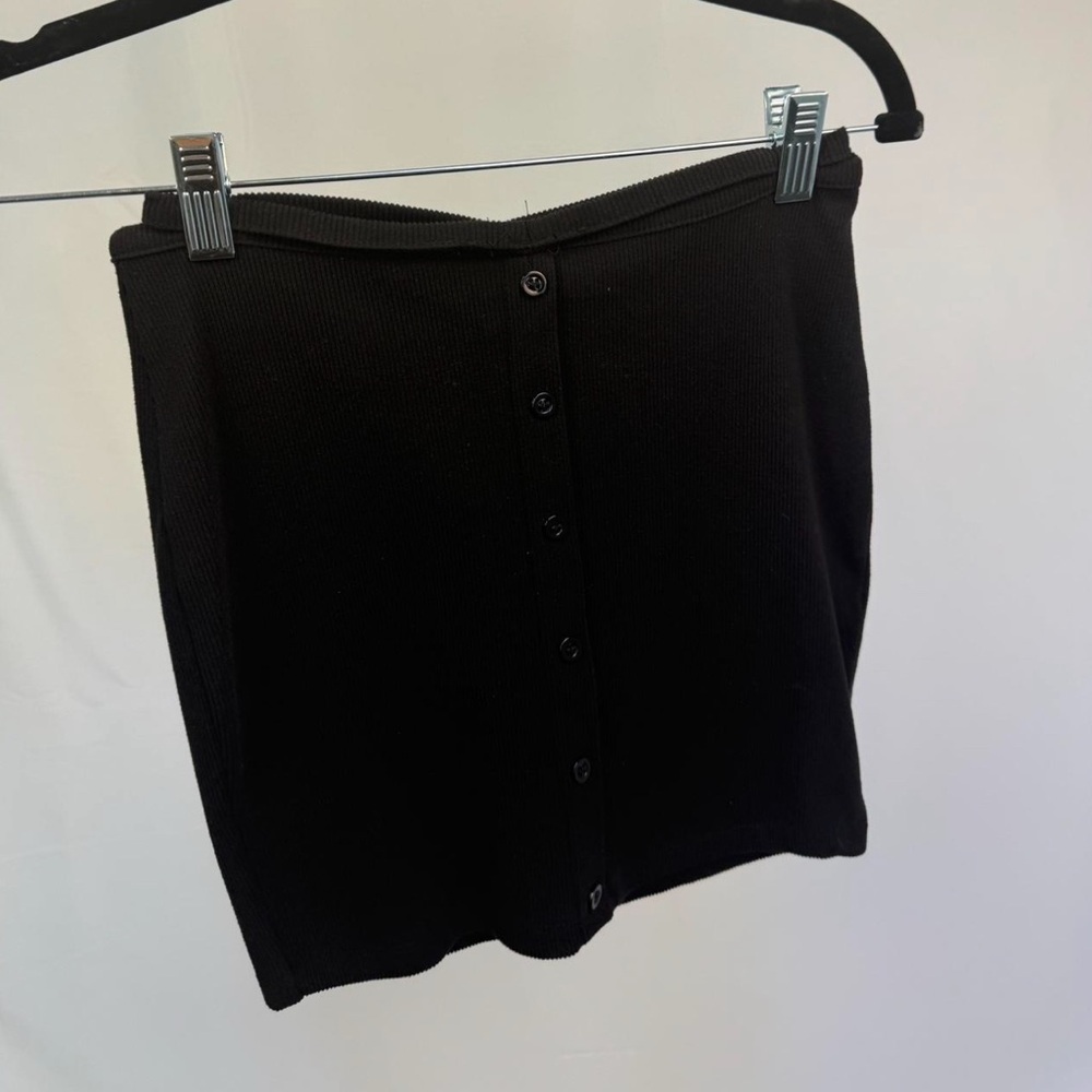 mini black skirt